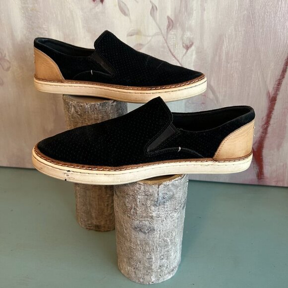 Ugg Women's Adley Perforated Slip-On Sneaker Size 8 Suede Black and Tan Preppy - Picture 11 of 11